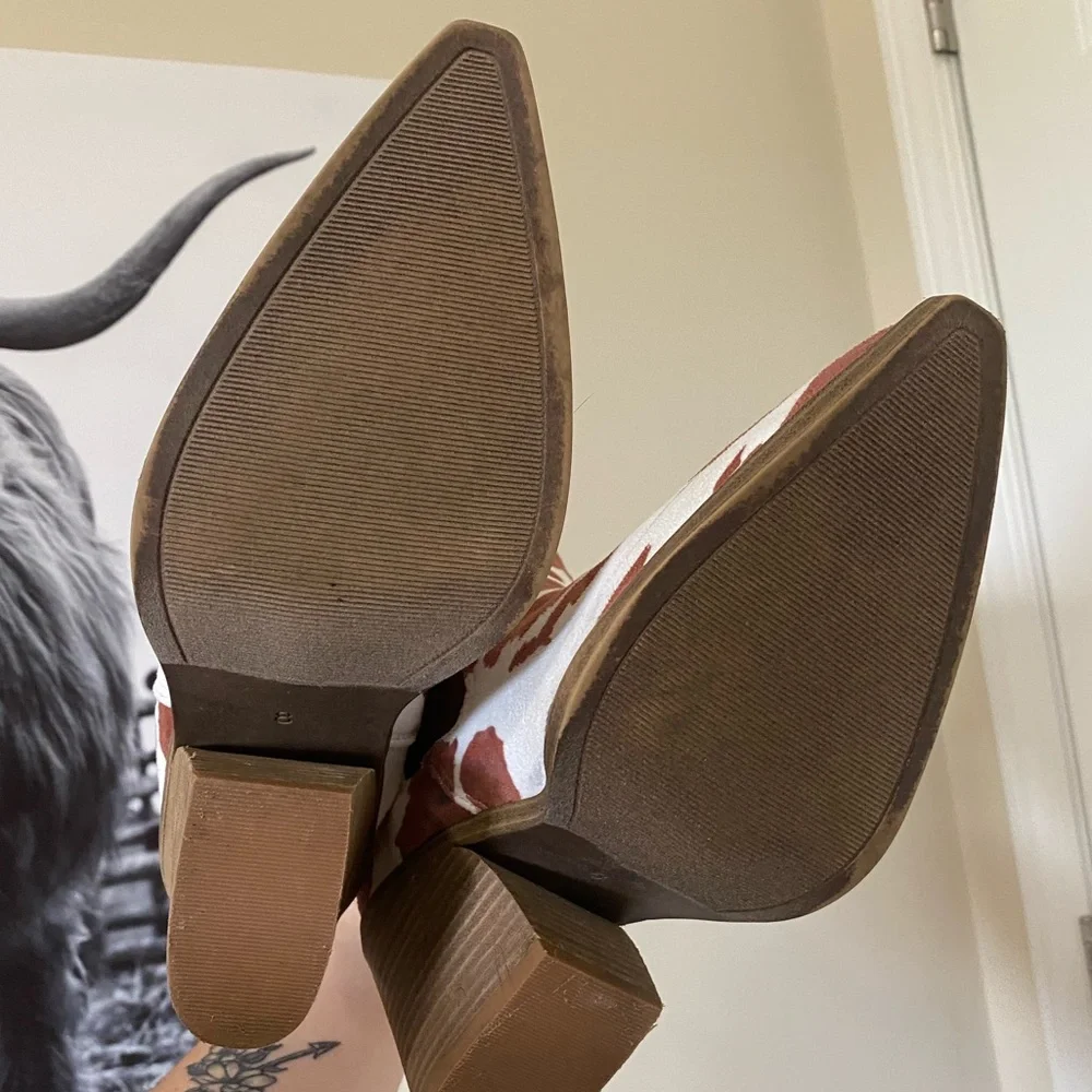 Size 8 Leather Cow Print Heel Booties - Picture 4 of 5